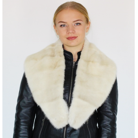 Perl mink collar